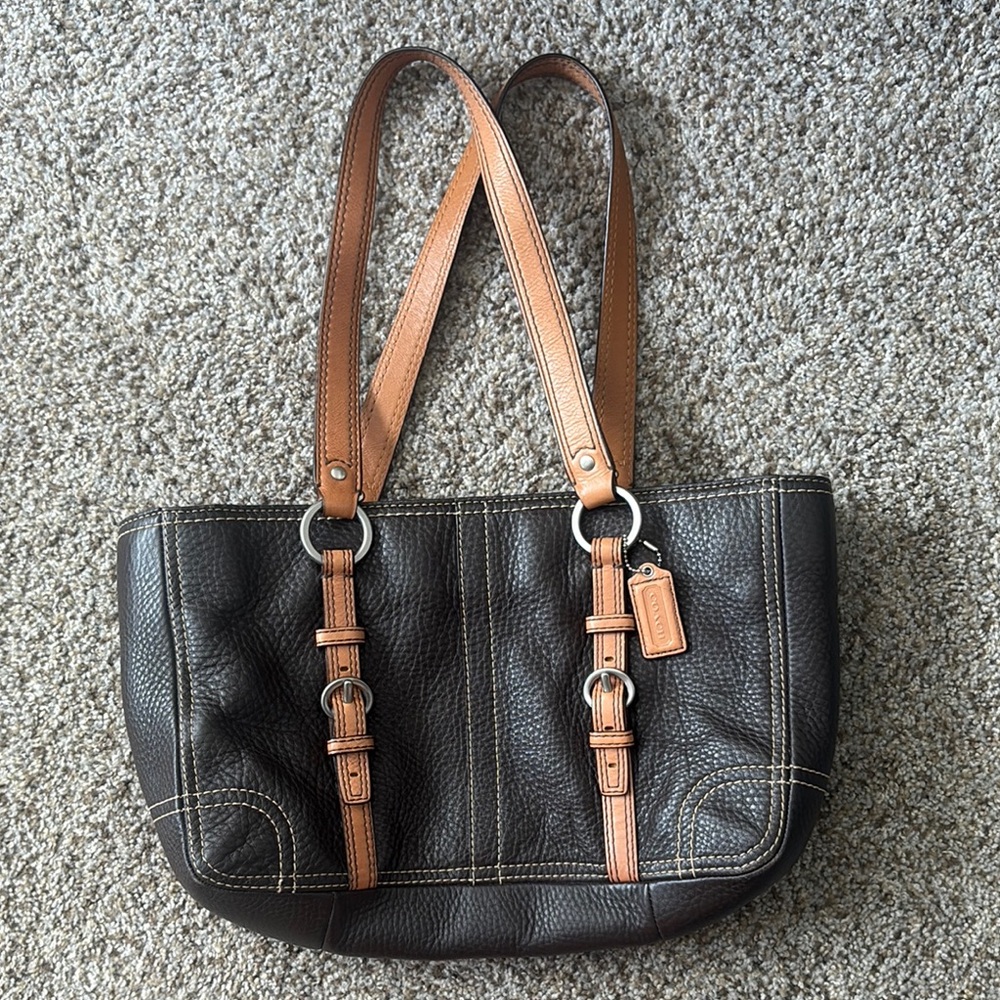 🤎Coach brown and Tan Shoulder Bag